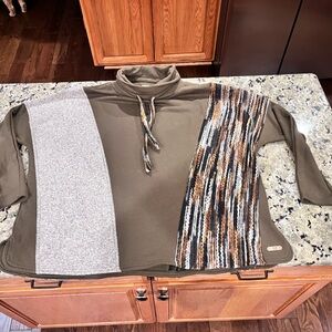 Women’s top
Flow, warm & cozy!! Never worn
RKE from Buckle